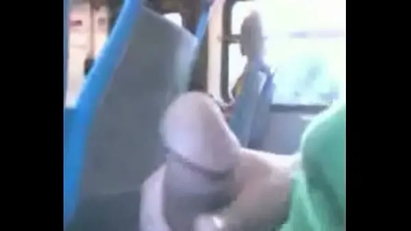 Nieuwe masturbating in front of women on bus beste video's