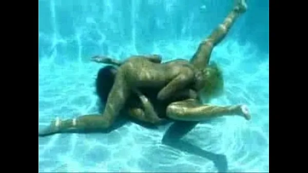 Nieuwe Exposure - Lesbian underwater sex beste video's