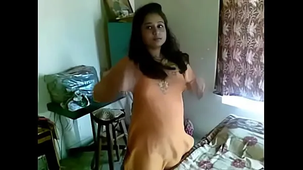 Friss Young Indian Bhabhi in bed with her Office Colleague legjobb videók