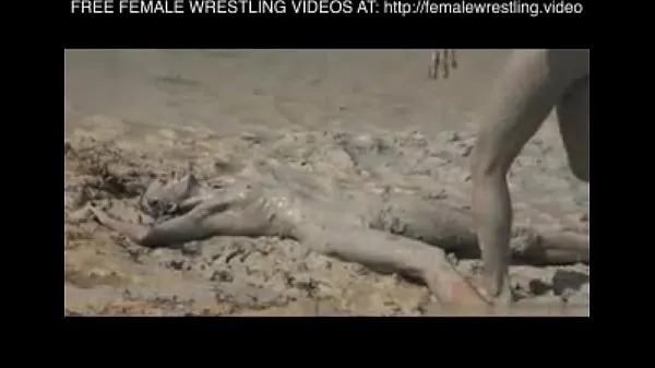 Friske Girls wrestling in the mud bedste videoer