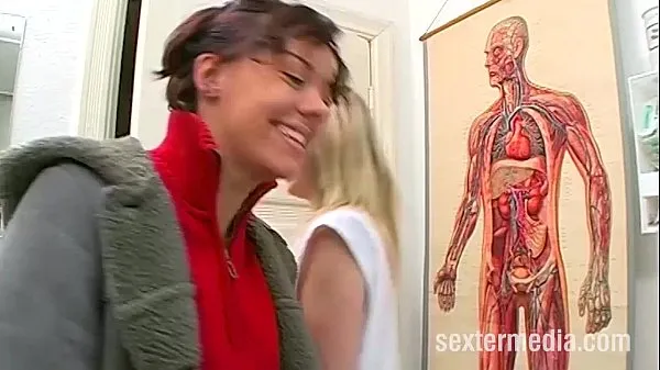Φρέσκα The first time at the gynecologist καλύτερα βίντεο