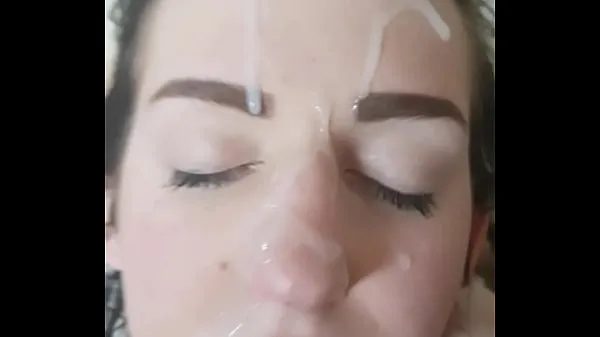 新鲜Teen girlfriend takes facial最好的视频
