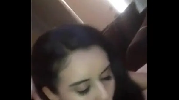 新鲜cute amateur girl shares her throat and pussy with friends最好的视频