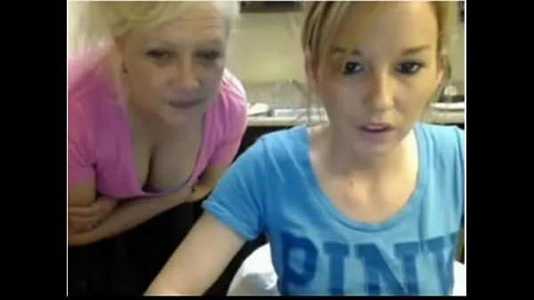 Nieuwe step MOTHER AND SHOW TITS ON CAM beste video's