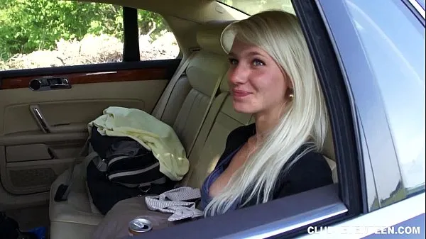 Sveži Hot blonde teen gives BJ for a ride home najboljši videoposnetki
