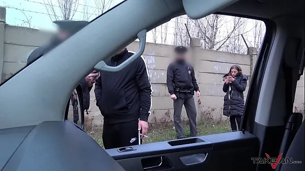 新鲜Hardcore action in driving van interrupted by real Police officers最好的视频