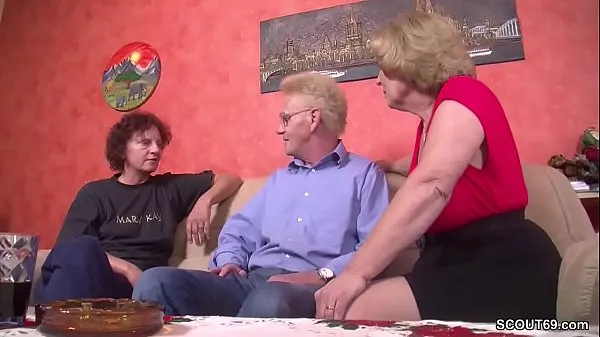 Ferske Grandma and Grandpa do it with the horny neighbor beste videoer
