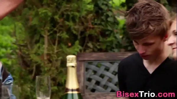 Sveži Bisexual stud face jizzed najboljši videoposnetki