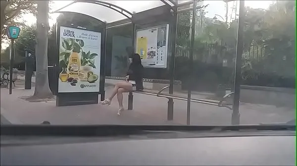 新鮮なバス停で雌犬ベスト動画