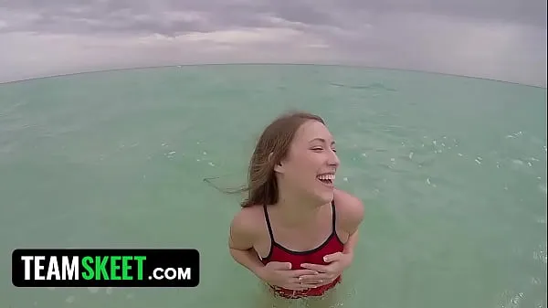 تازہ Real teen lifeguard fucks in pov for cum on tits and dollars بہترین ویڈیوز