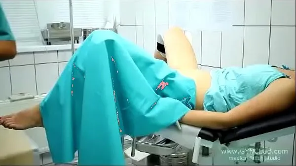 Friss beautiful girl on a gynecological chair (33 legjobb videók