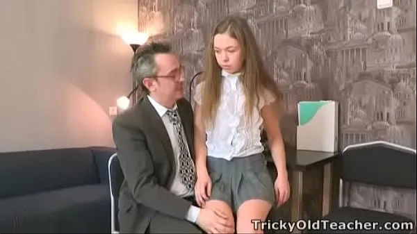 Sveži Tricky Old Teacher - Sara looks so innocent najboljši videoposnetki