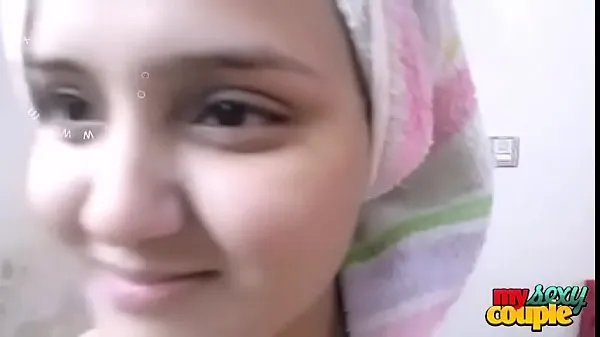Ferske Indian Big boobs Bhabhi Sonia After Shower STRIPS for Husband beste videoer