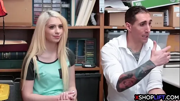 ใหม่ Hot blonde teen fucked in front of her stepdad by security วิดีโอที่ดีที่สุด