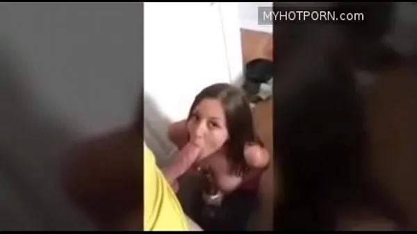 ताज़ा Chav brunette sucks dick gets banged सर्वोत्तम वीडियो