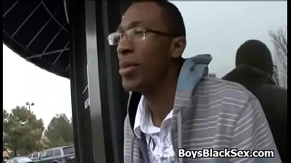 Nya Sexy white gay boy enjoy big black cok in his mouth bästa videoklipp