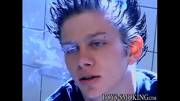 Nieuwe Smoking homo jizzes in bathroom beste video's