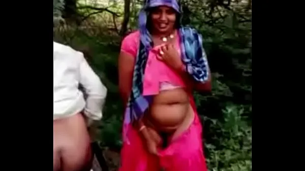 Tuoreet Indian desi couple having outdoor sex. Pados wali aunty ki chudai. Must watch parasta videota