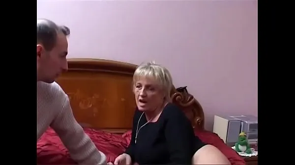 Nejnovější Two mature Italian sluts share the young nephew's cock nejlepší videa