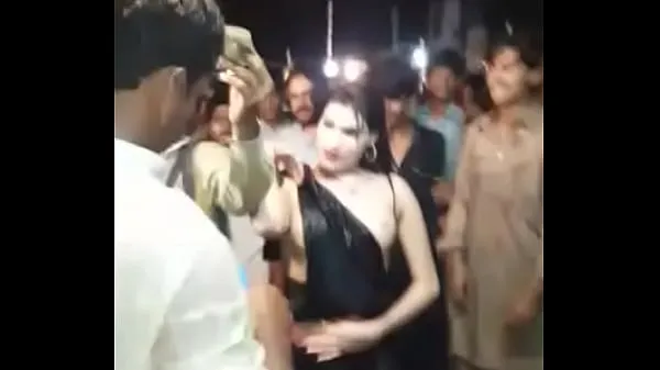Φρέσκα Sexy Dance Mujra in public flashing boobs καλύτερα βίντεο