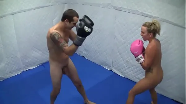 Nya Dre Hazel defeats guy in competitive nude boxing match bästa videoklipp