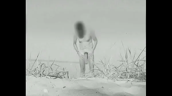 Nieuwe Huge vintage cock at a German nude beach beste video's