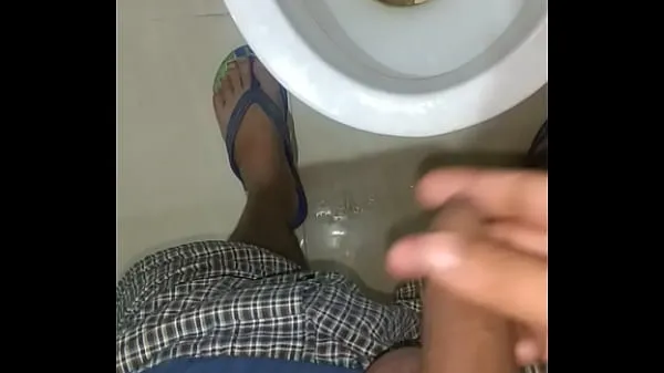 최신 Indian guy uncircumsised dick pees off removing foreskin 최고의 동영상
