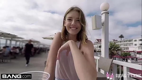 Nieuwe Real Teens - Teen POV pussy play in public beste video's