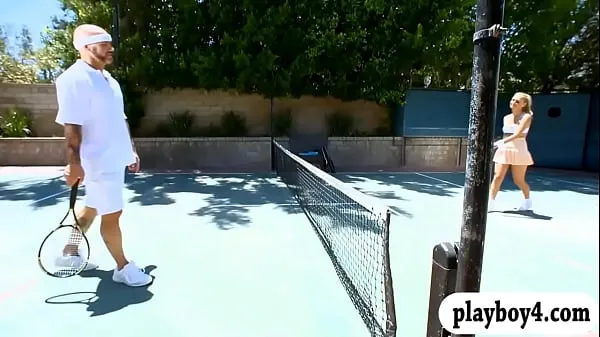 Nejnovější Huge boobs blondie banged after playing tennis outdoors nejlepší videa