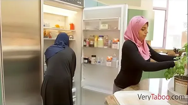 Nya Arab Stepdaughter fucks white stepfather bästa videoklipp