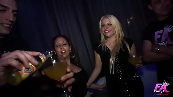 تازہ FAKings wild parties. A sex party right in the club, with the girls letting loose بہترین ویڈیوز