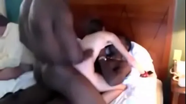 Friske wife double penetrated by black lovers while cuckold husband watch bedste videoer
