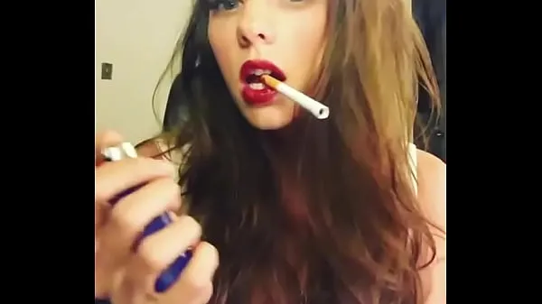 新鲜Hot girl with sexy red lips最好的视频