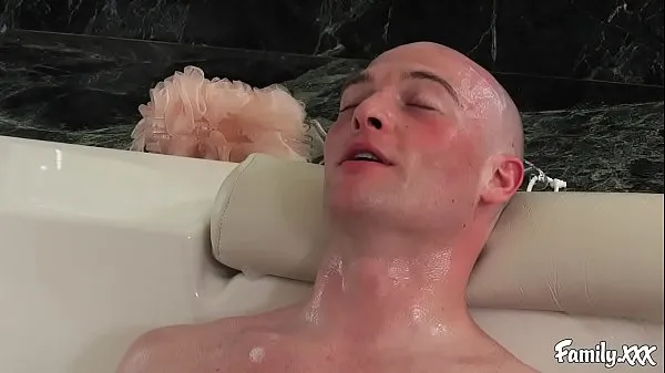 ताज़ा Big Tits Stepmom Reagan Foxx Fucks Her Stepson In The Bathtub सर्वोत्तम वीडियो