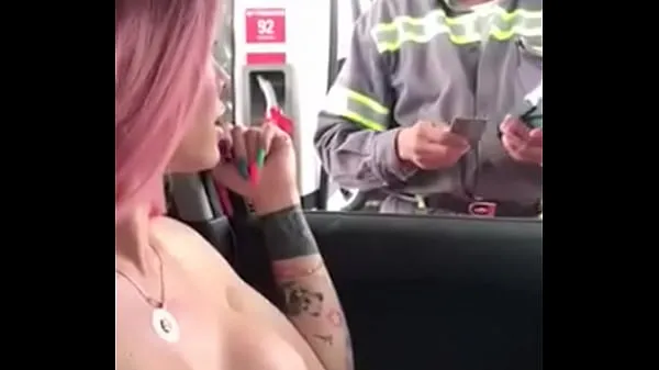 Tuoreet TRANSEX WENT TO FUEL THE CAR AND SHOWED HIS BREASTS TO THE CAIXINHA FRONTMAN parasta videota