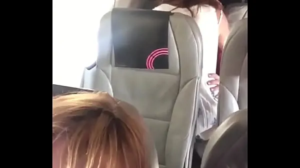 Nieuwe Couple getting on the plane...caught in the act beste video's