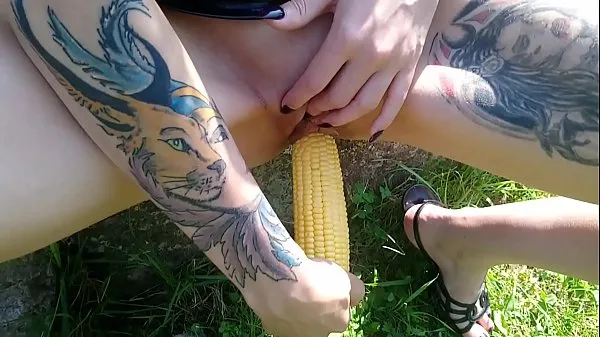 Lucy Ravenblood fucking pussy with corn in public Video terbaik baharu