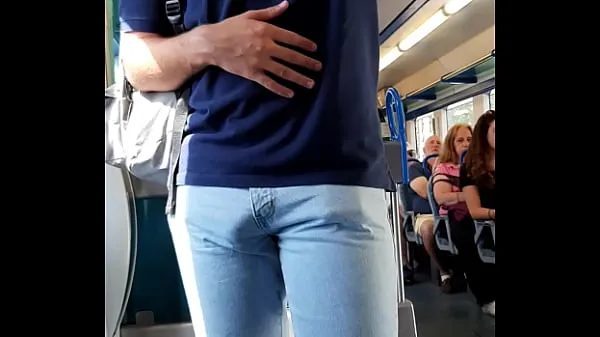 ताज़ा Big suitcase on the big bulge train सर्वोत्तम वीडियो