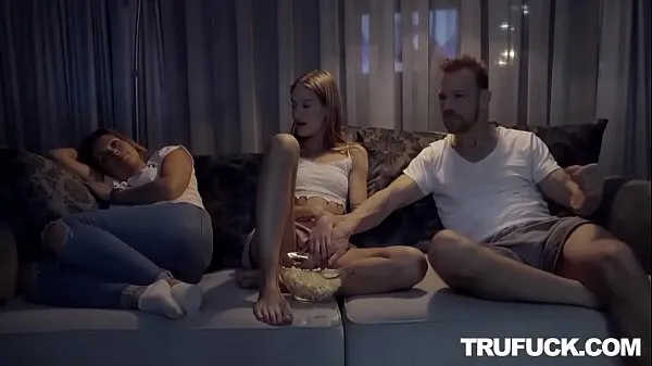 Ferske Family Fucks Tiffany Tatum beste videoer