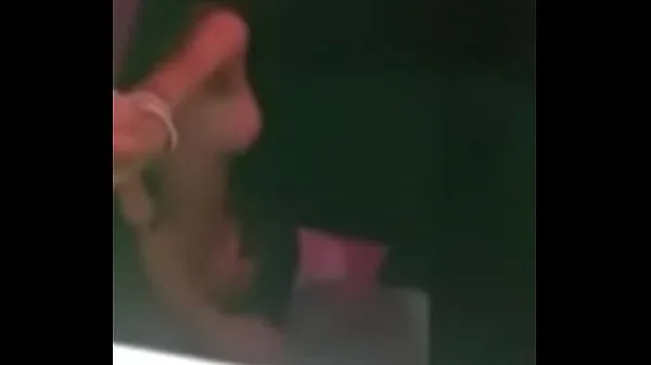 Sveži Lesbians fucking in a nightclub najboljši videoposnetki