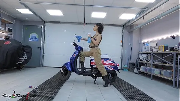 Busty Stacy Bloom Masturbate Pussy Vibrator and Squirt in the Auto Repair Shop Video hay nhất mới
