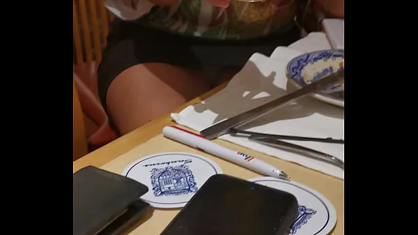 Flashing white panties in a restaurant Video hay nhất mới