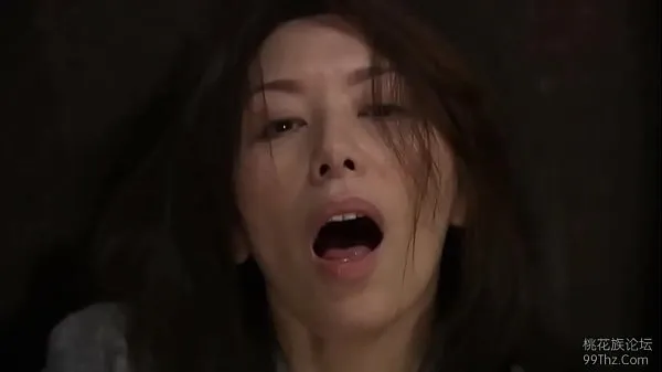 新鮮なJapanese wife masturbating when catching two strangersベスト動画