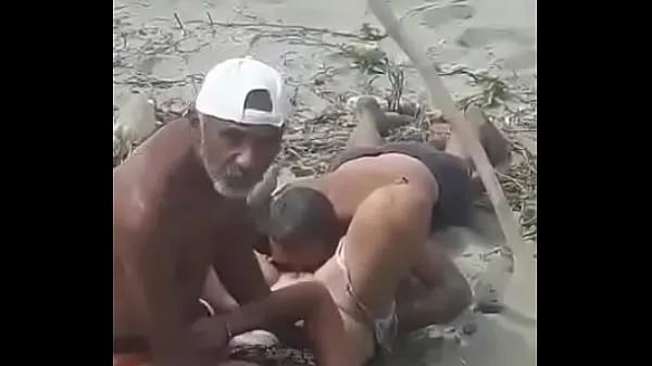 Sveži Caught on the beach najboljši videoposnetki