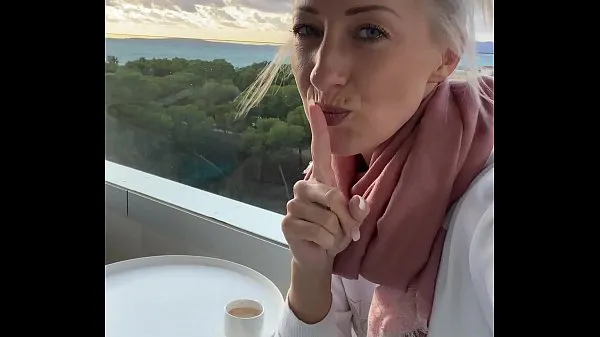 Φρέσκα I fingered myself to orgasm on a public hotel balcony in Mallorca καλύτερα βίντεο