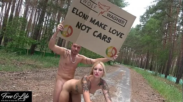 Taze Nude protest in front of Tesla Gigafactory Berlin Pornshooting against Elon Musk en iyi Videolar