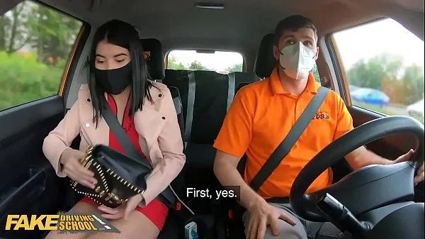 新鲜Fake Driving School Lady Dee sucks instructor’s disinfected burning cock最好的视频