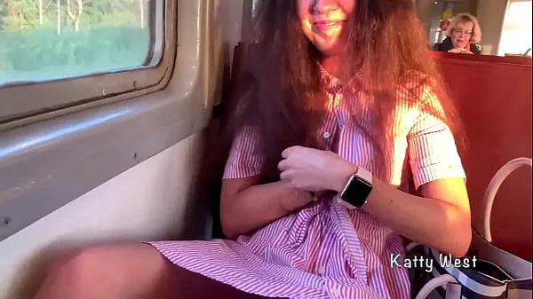 Nieuwe the girl 18 yo showed her panties on the train and jerked off a dick to a stranger in public beste video's