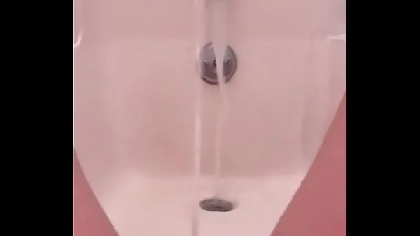 Friske 18 yo pissing fountain in the bath bedste videoer