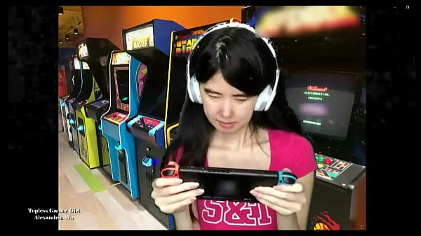 Topless Asian Gamer Girl Video terbaik baharu